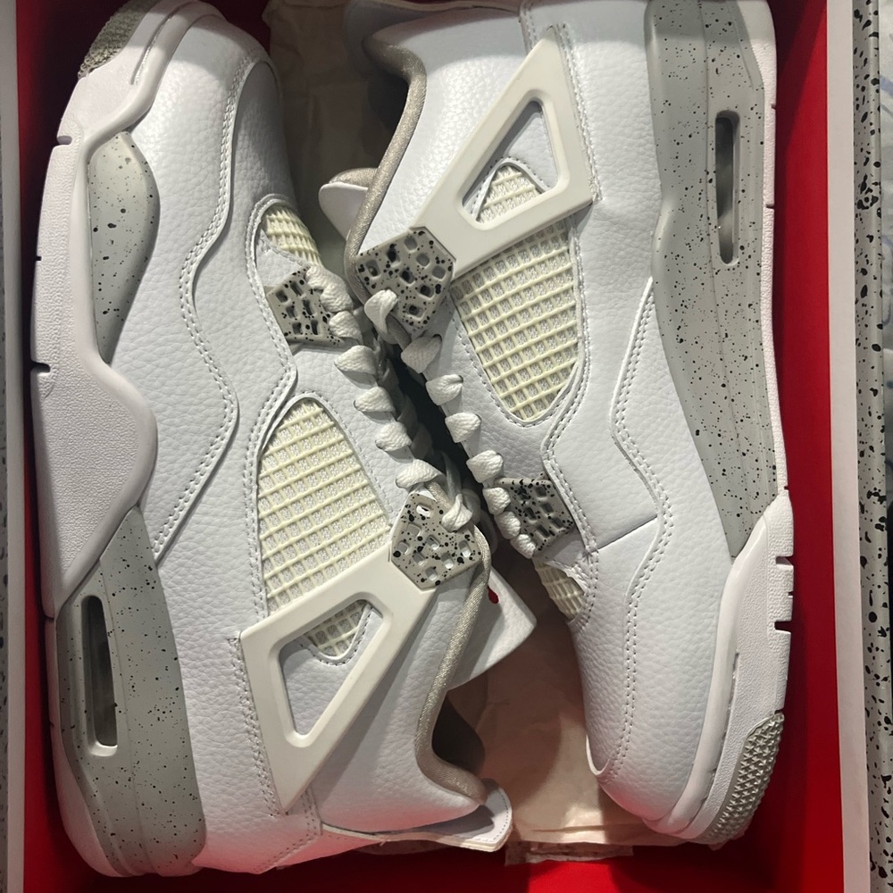 Air Jordan 4 Retro White Oreo Size 10